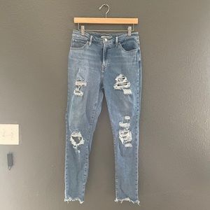 Levi’s 721 High Rise Skinny Destroyed size 29